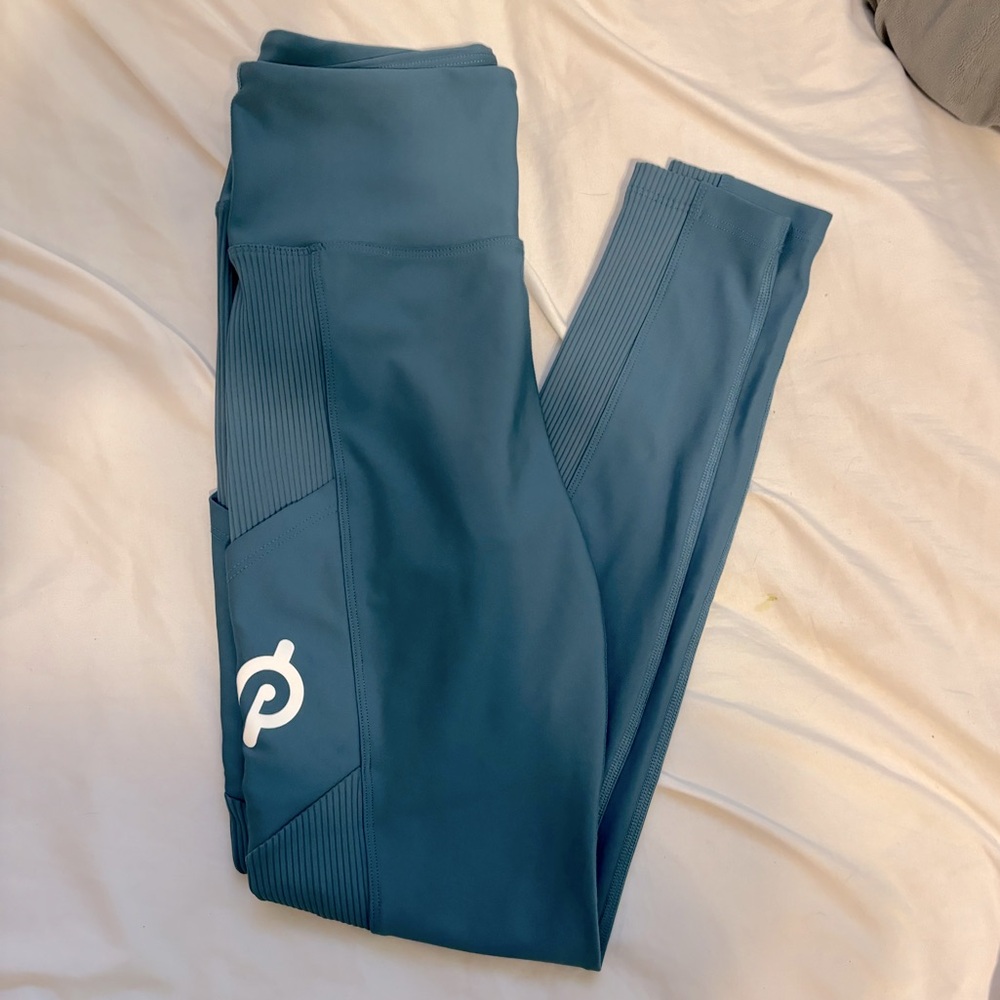 NWOT Peloton Blue Leggings With Pockets, Size Medium